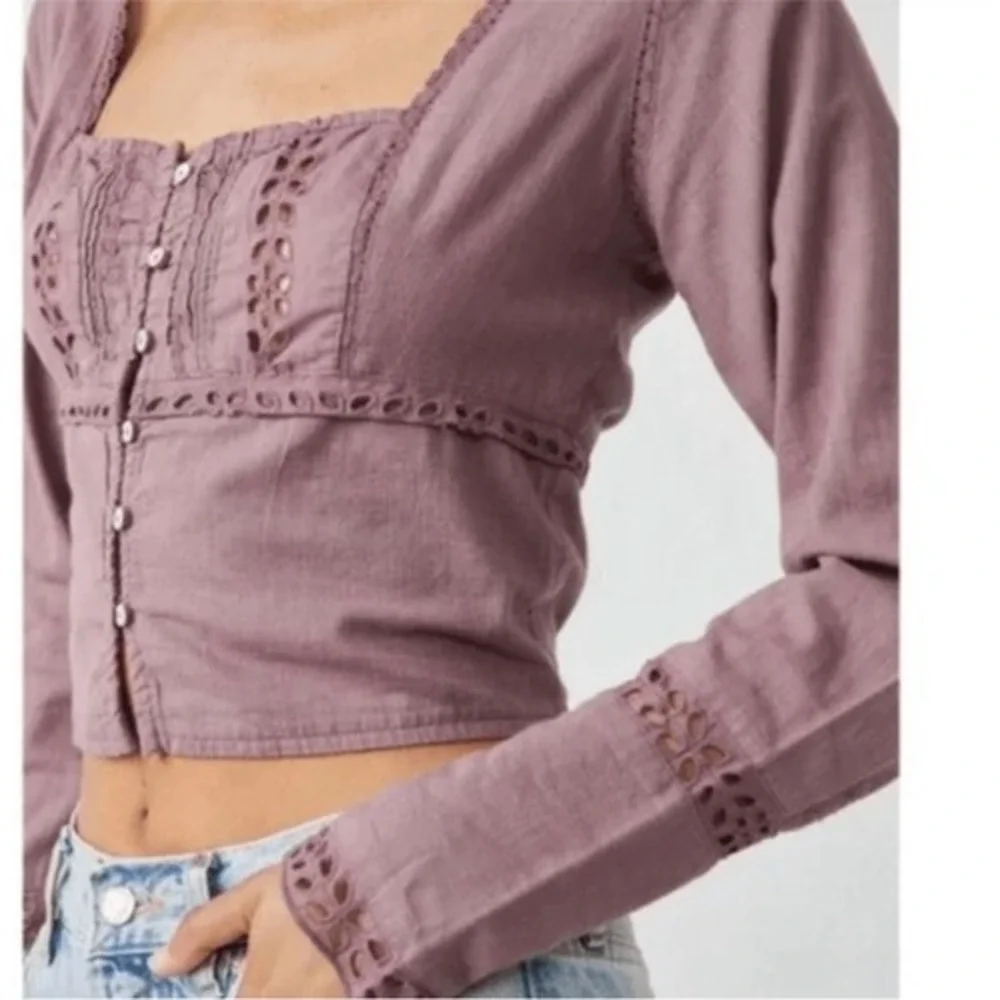 FREE PEOPLE Joi Purple Cropped Button Front Top Eyelet Long Sleeve Small‎ New